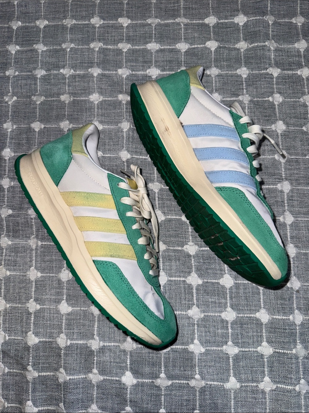 adidas Women’s Green, White & Cream Vintage-Inspired Sneakers 9.5